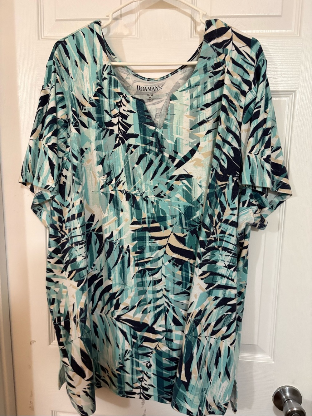 Roaman’s tunic top 3x 30/32 Palm abstract print SS split v-neckline comfortable